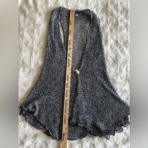 Tatami Knit vest (One Size) long black/white.  Soft & stretchy! Like new.